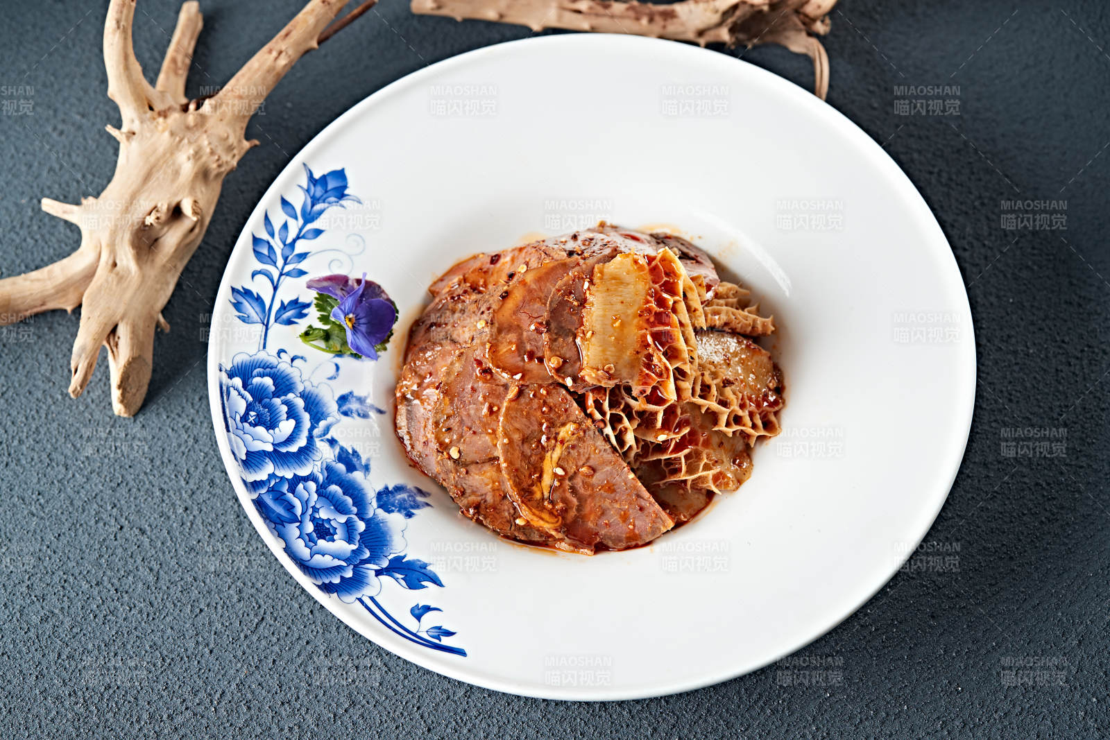 凉拌香辣卤水牛腱切片金钱肚