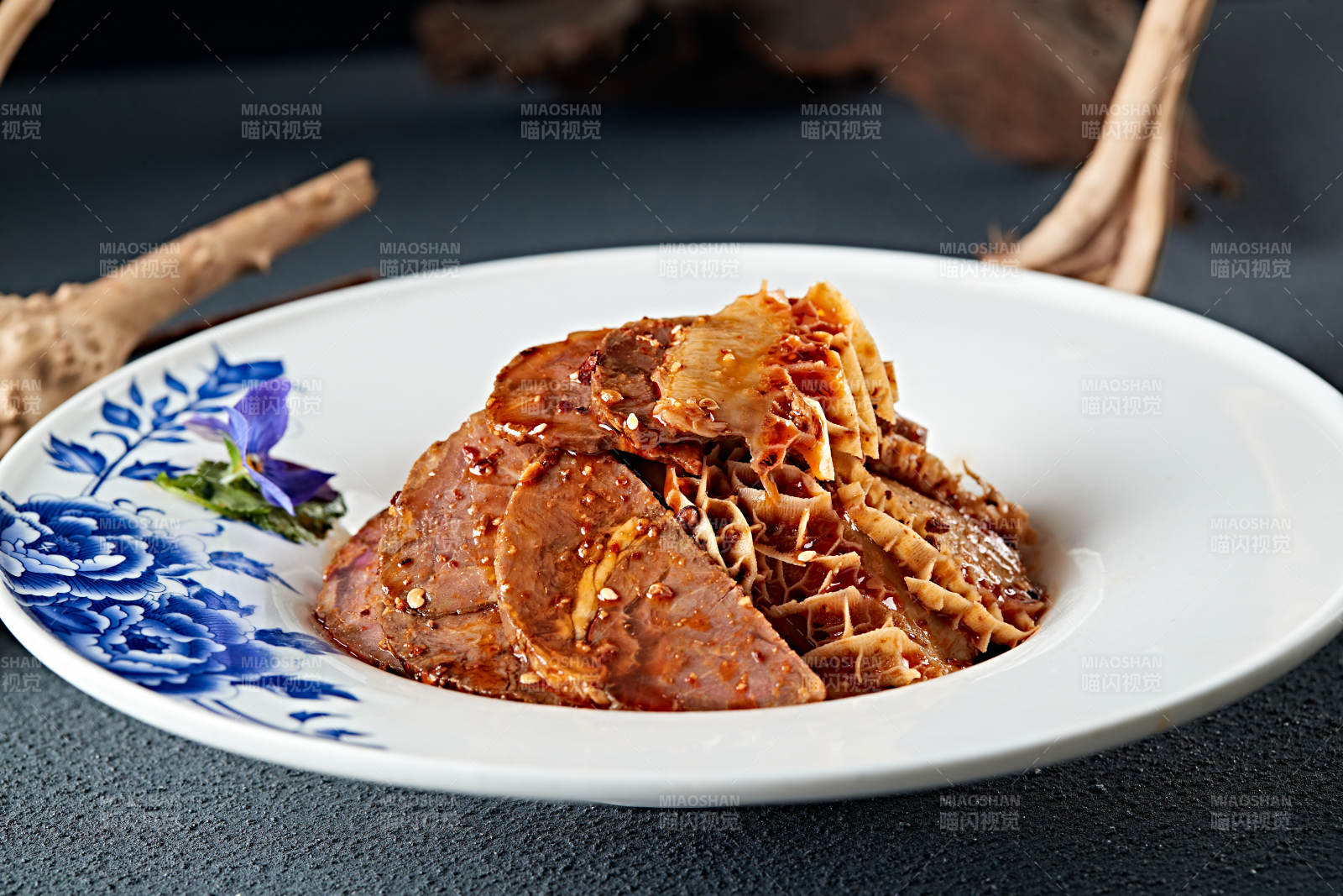 凉拌香辣卤水牛腱切片金钱肚