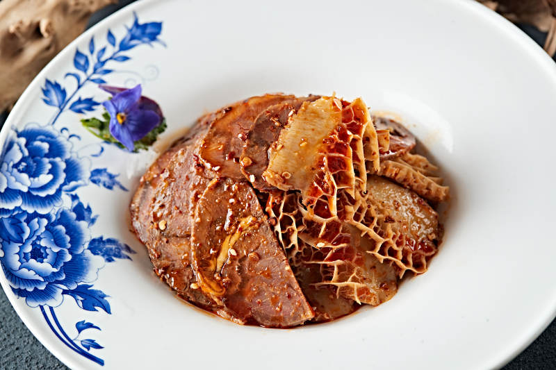 凉拌香辣卤水牛腱切片金钱肚