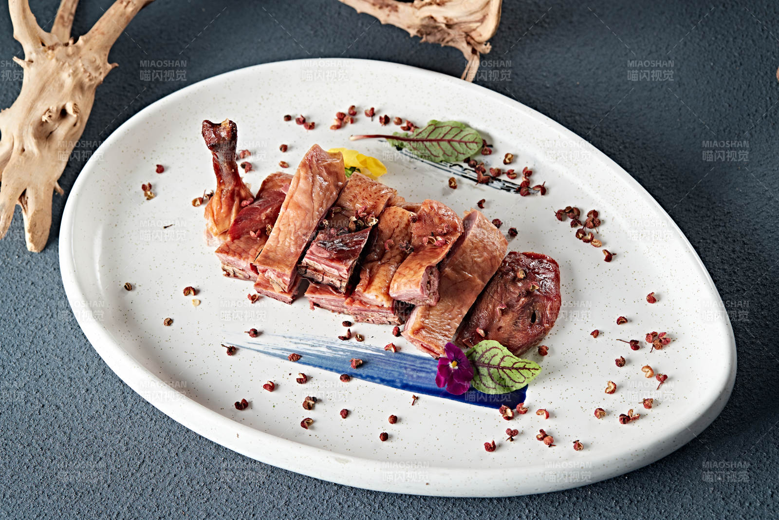 分切半只花椒鹵水鴨