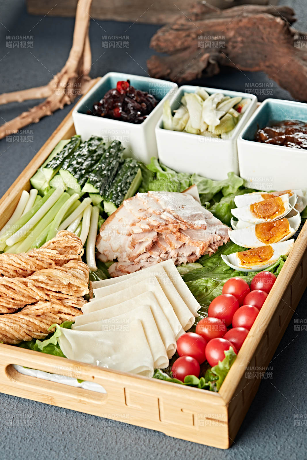 熏肉时蔬酱菜卷饼