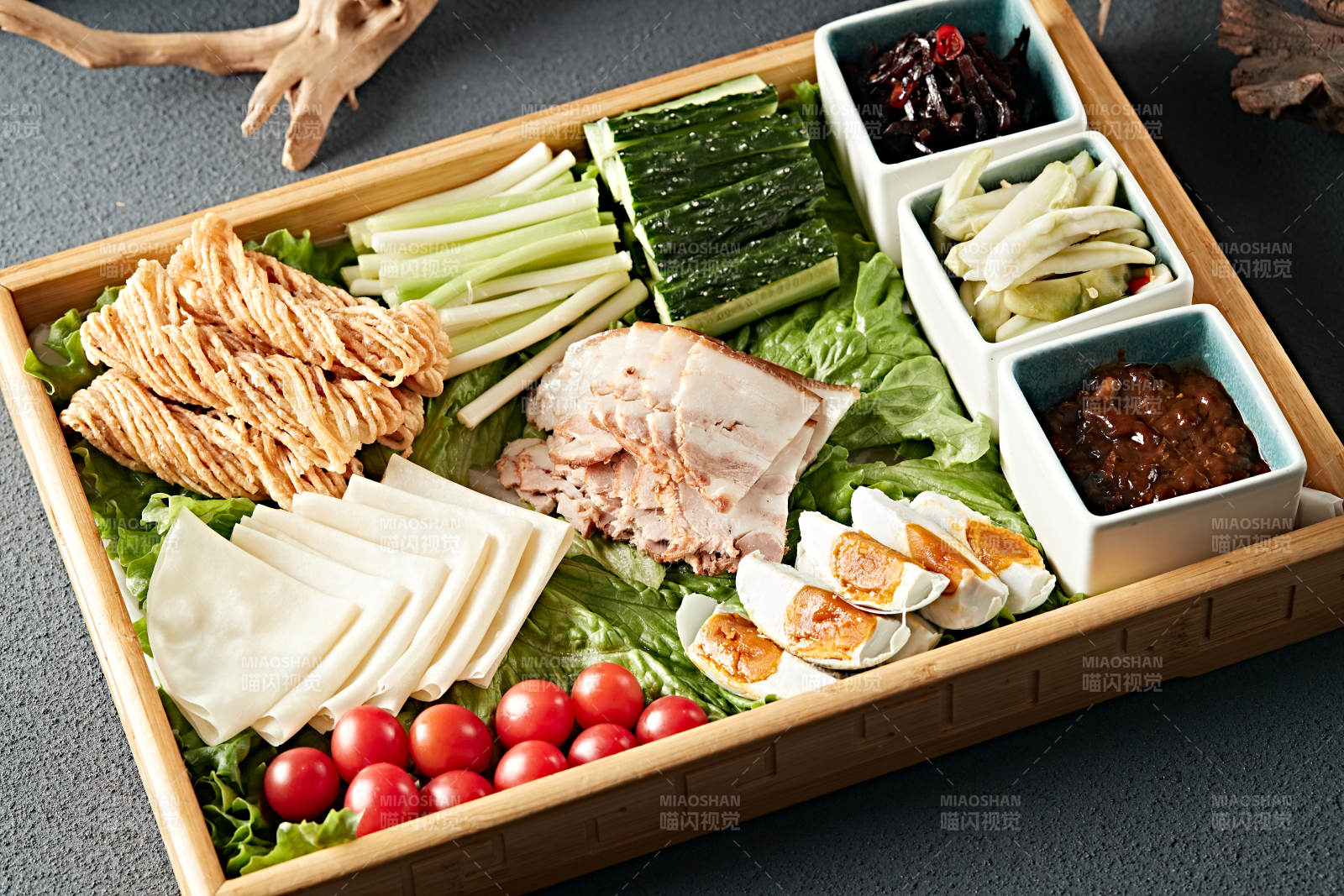 熏肉时蔬酱菜卷饼