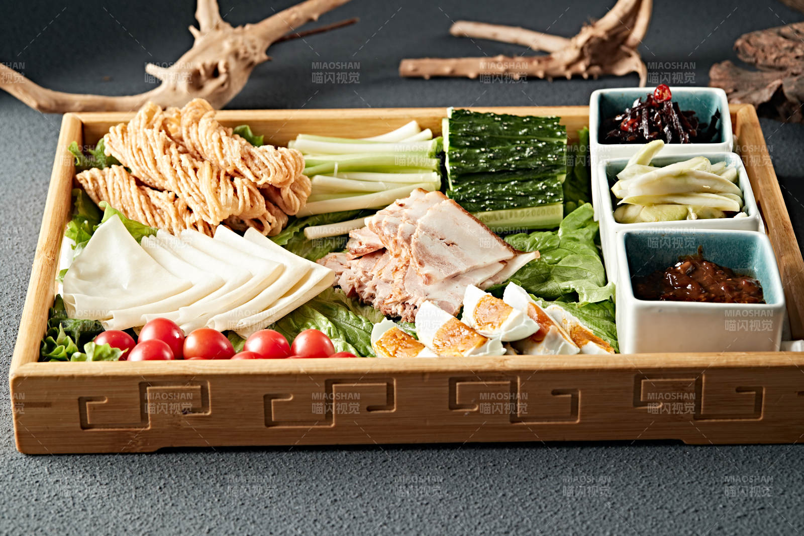 熏肉时蔬酱菜卷饼