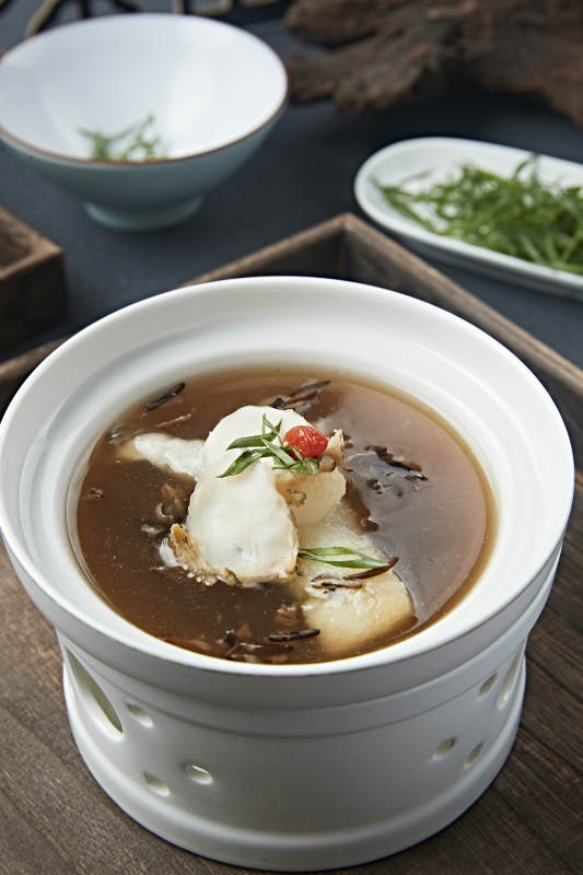 浓汤滋补竹荪炖鲍鱼