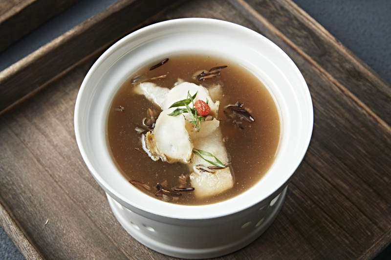 浓汤滋补竹荪炖鲍鱼