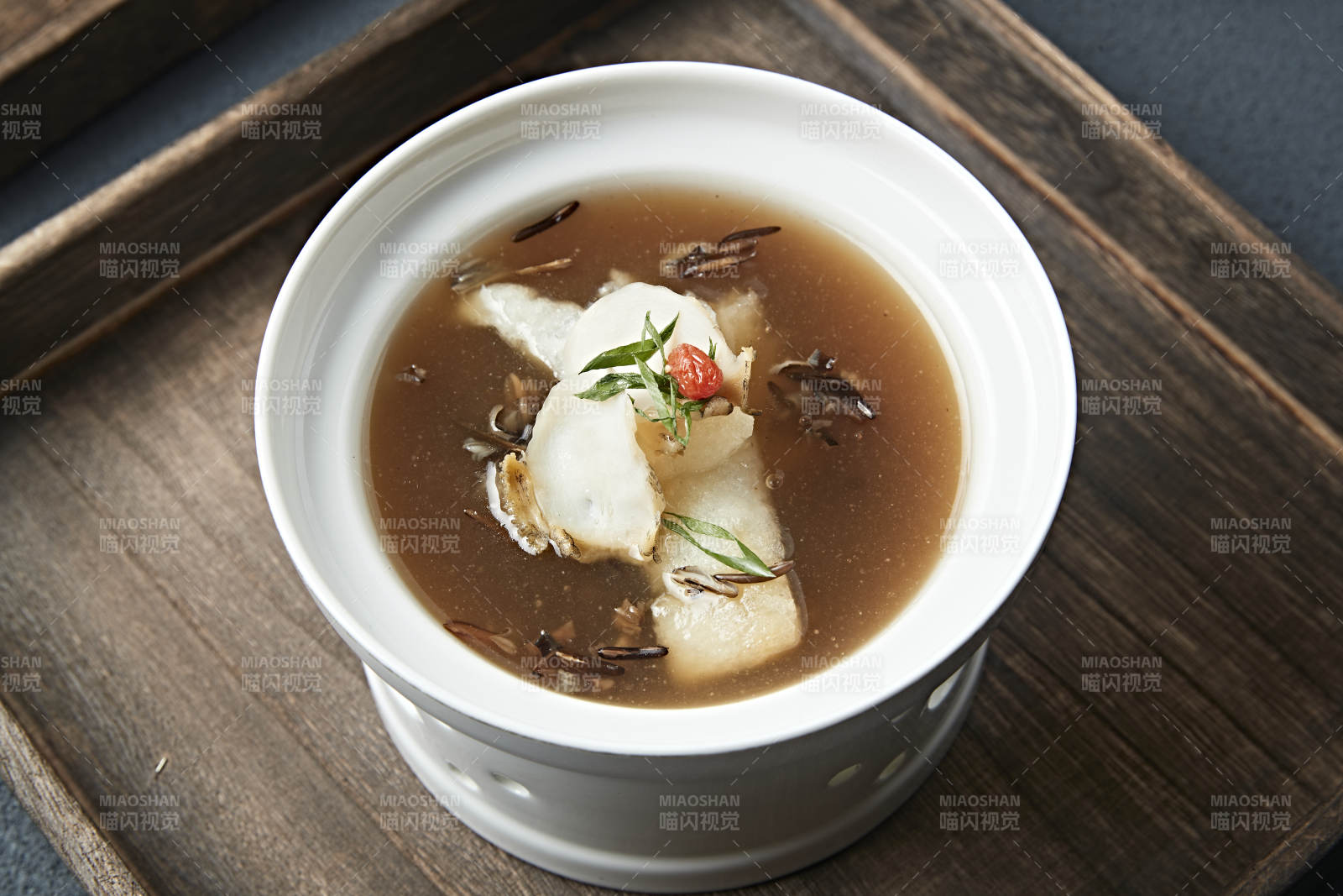 浓汤滋补竹荪炖鲍鱼