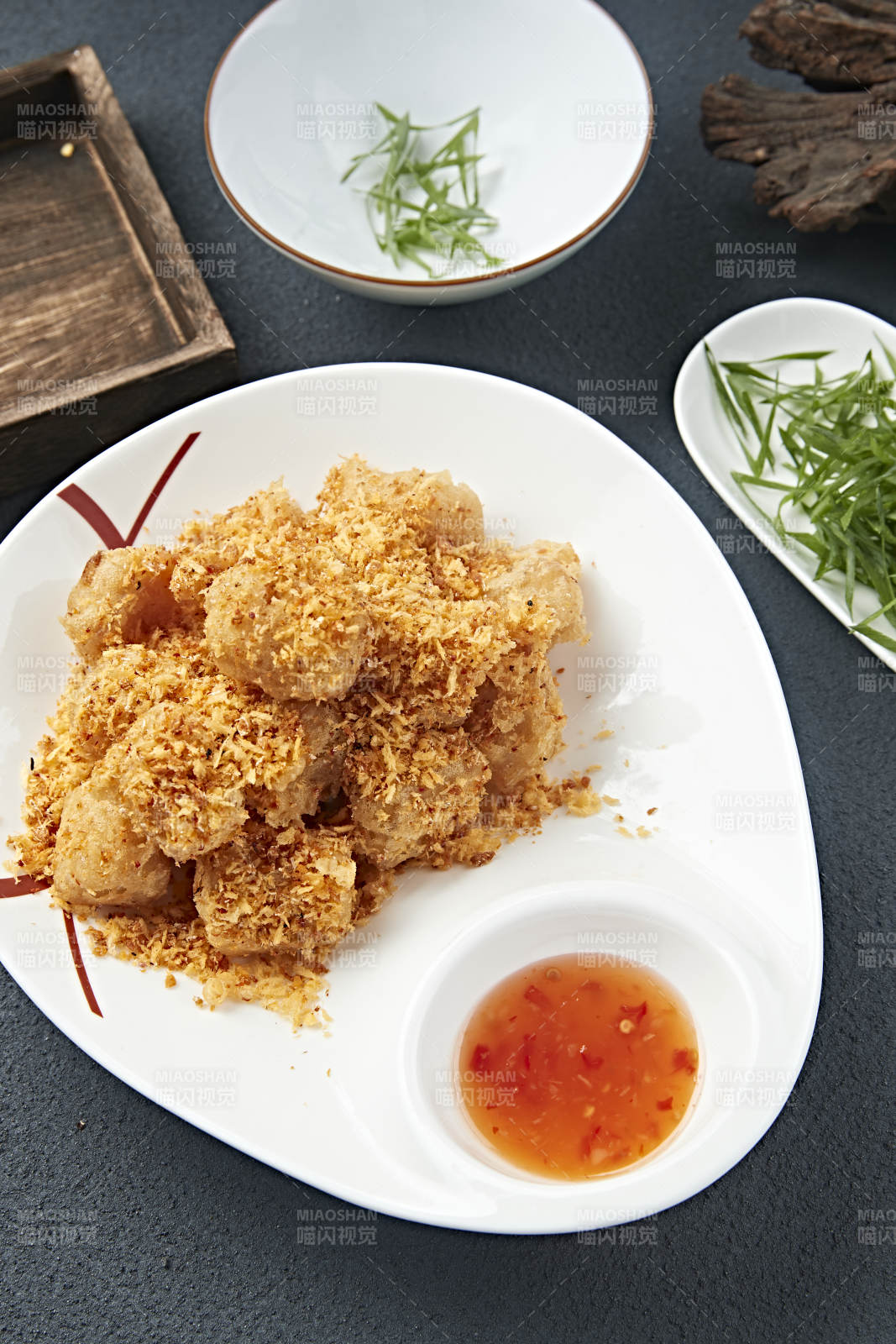 避風(fēng)塘面包糠炸鮮墨魚丸