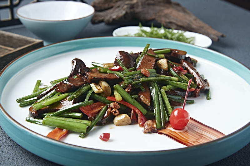 蒜香爆炒牛肝菌