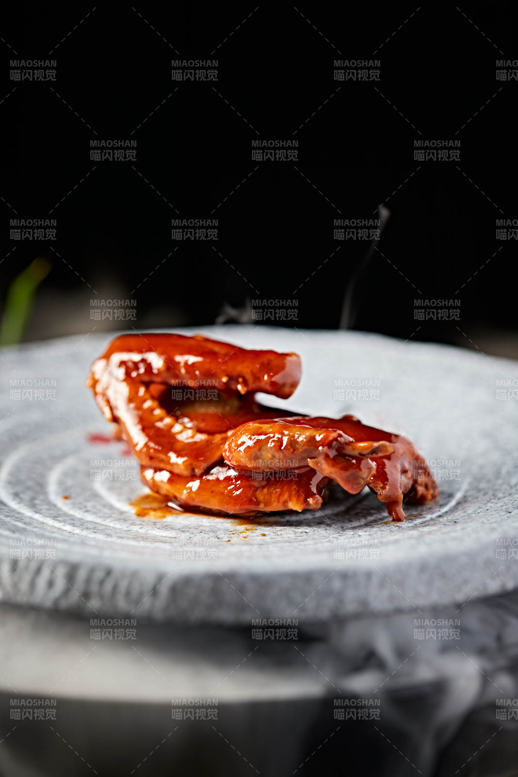 浇汁酱香乳鸽