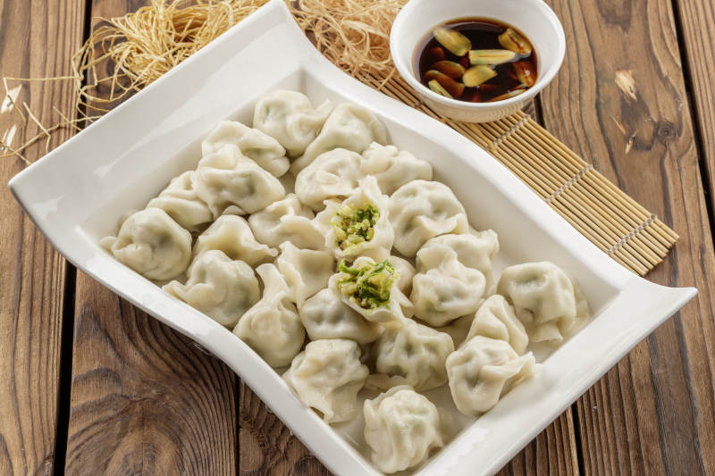 现出锅的西葫芦鸡蛋水饺