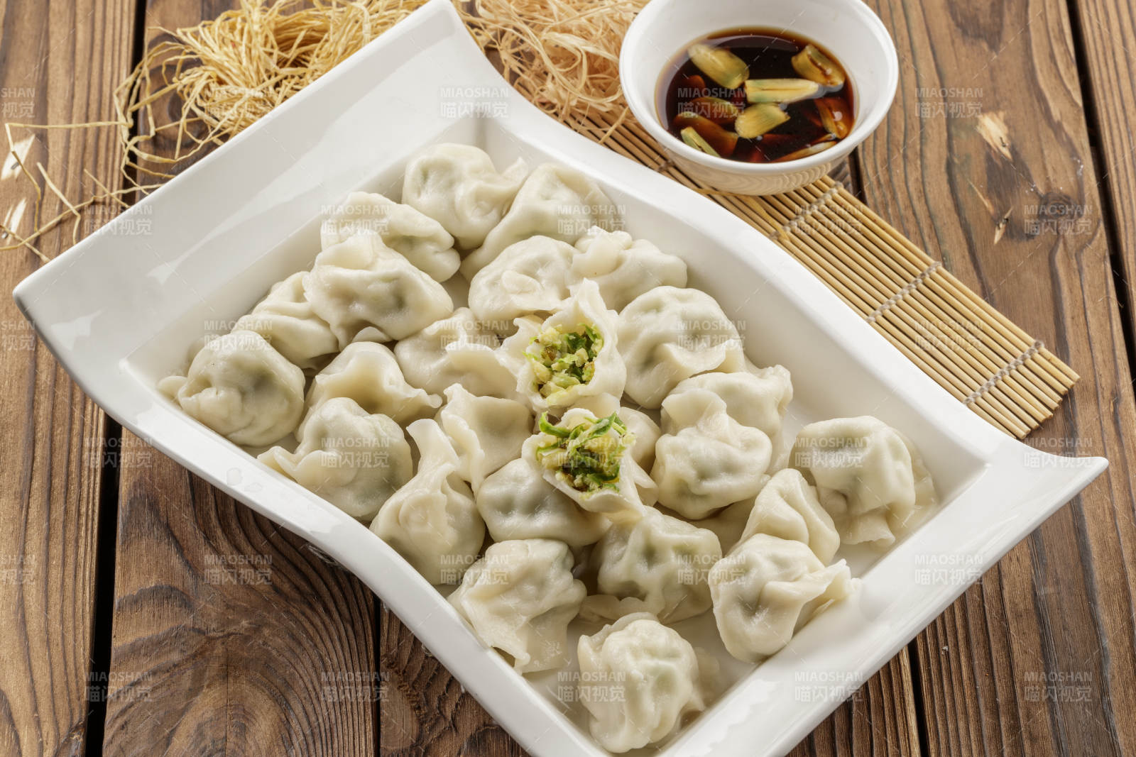 现出锅的西葫芦鸡蛋水饺