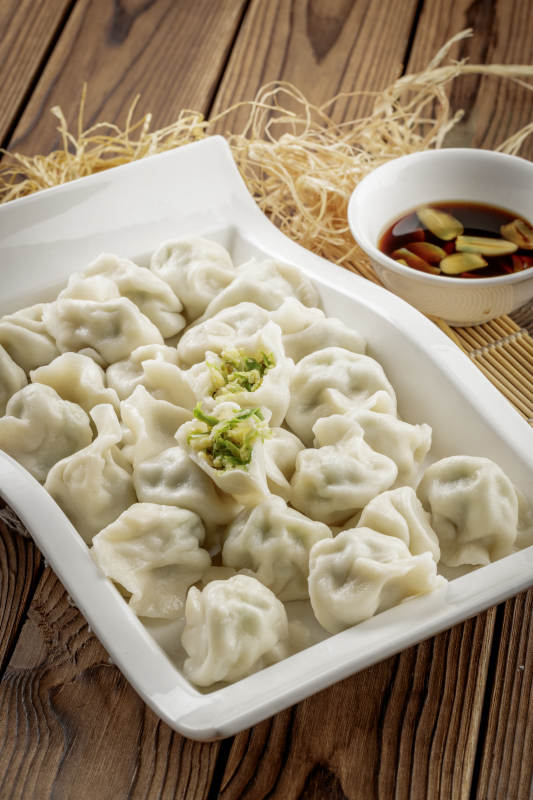 现出锅的西葫芦鸡蛋水饺