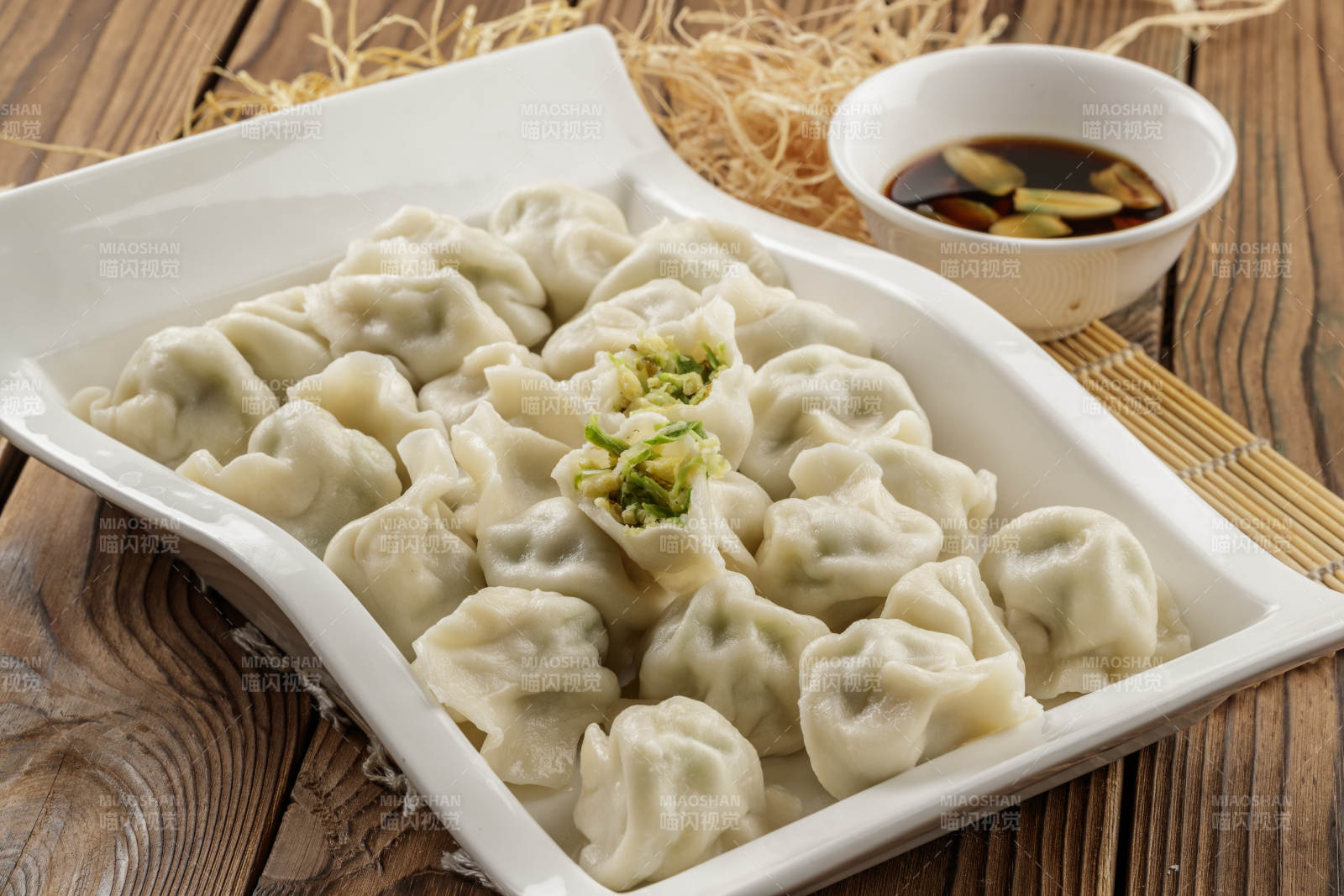 现出锅的西葫芦鸡蛋水饺