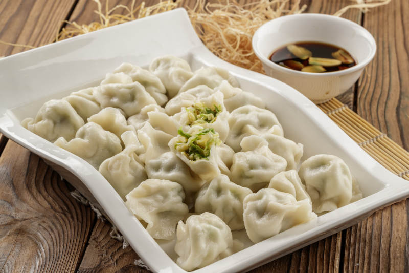 现出锅的西葫芦鸡蛋水饺