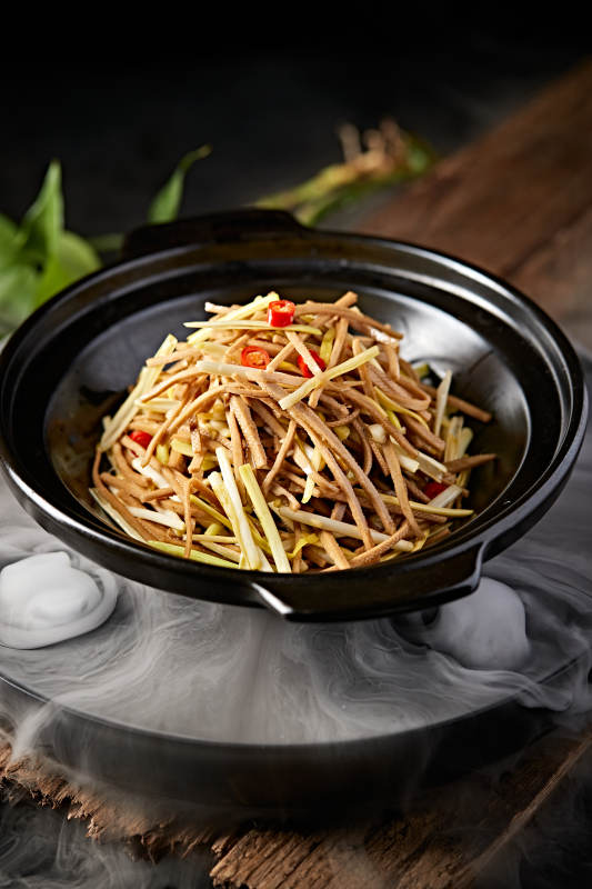 砂锅米椒韭黄黑豆腐丝