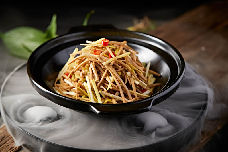 砂锅米椒韭黄黑豆腐丝