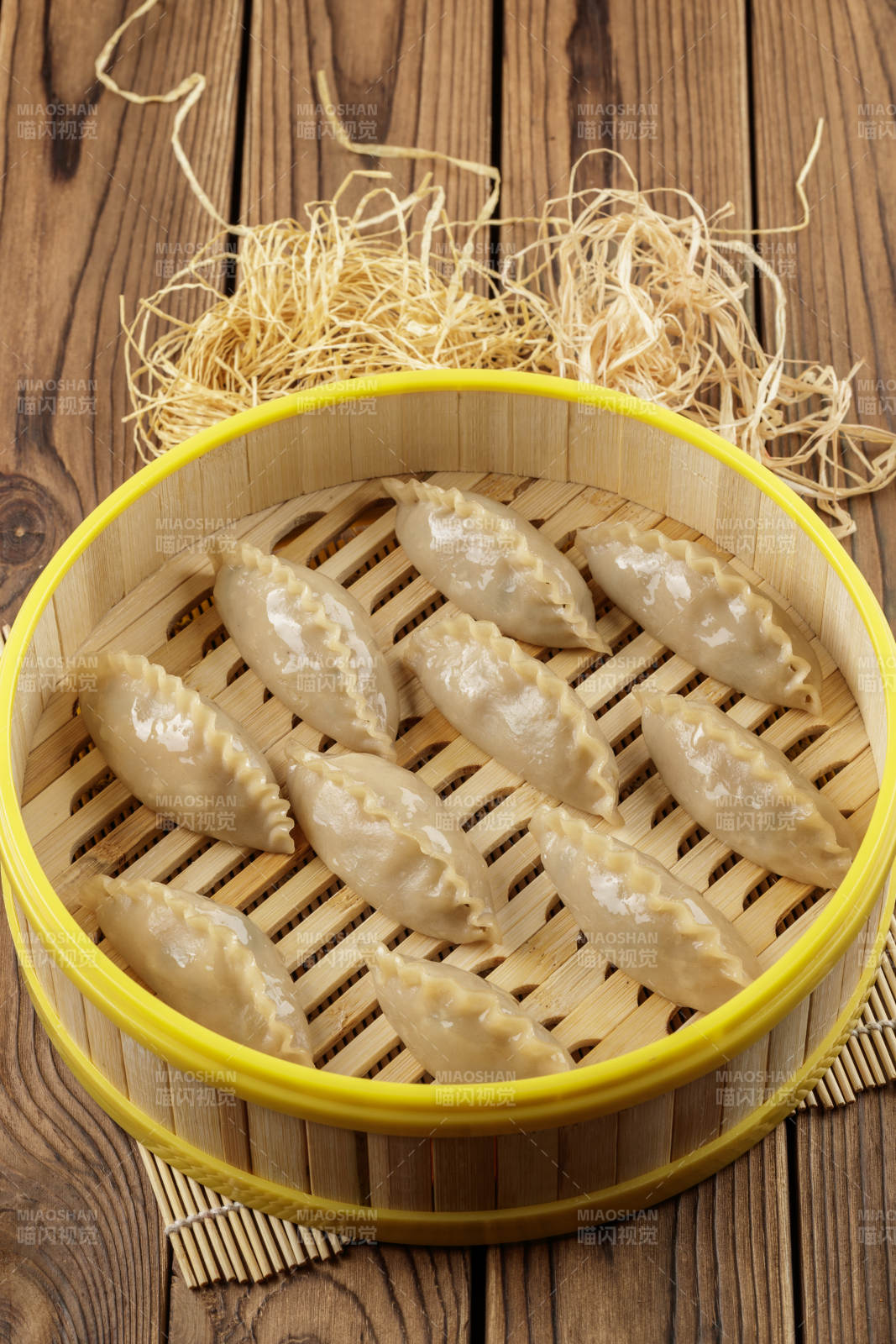 笼屉装的莜面饺子