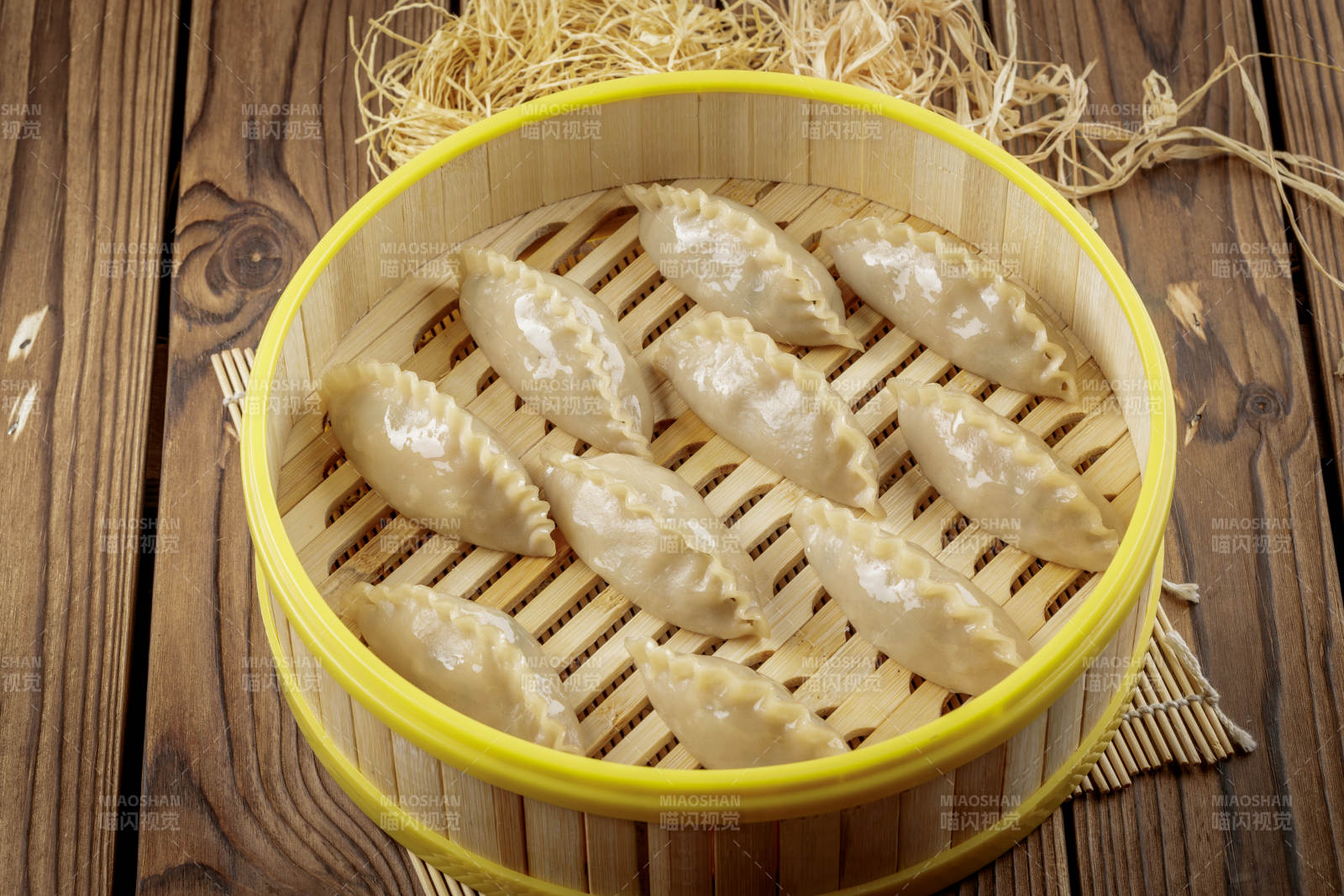 笼屉装的莜面饺子