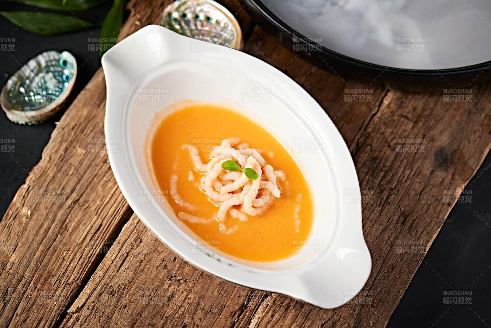 精美位菜鮑汁龍蝦肉面