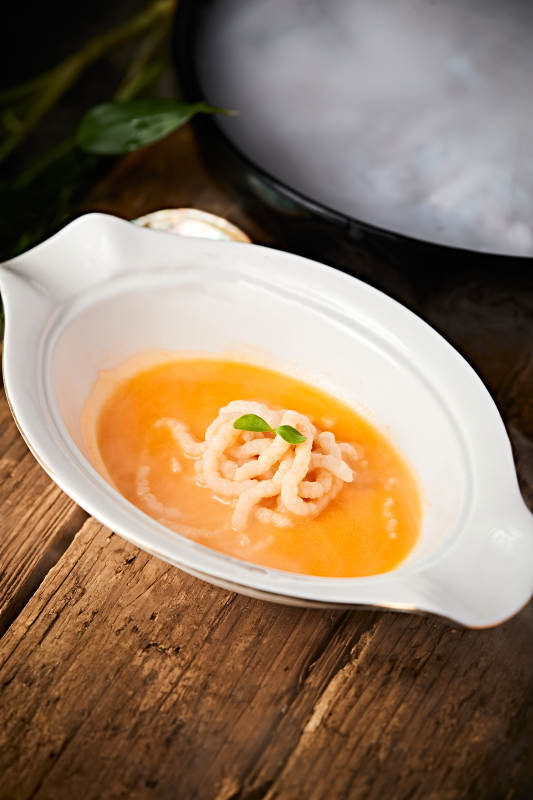 精美位菜鮑汁龍蝦肉面