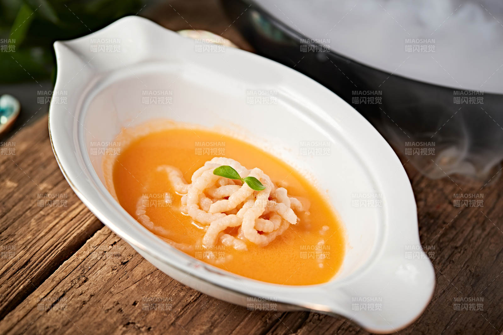 精美位菜鮑汁龍蝦肉面