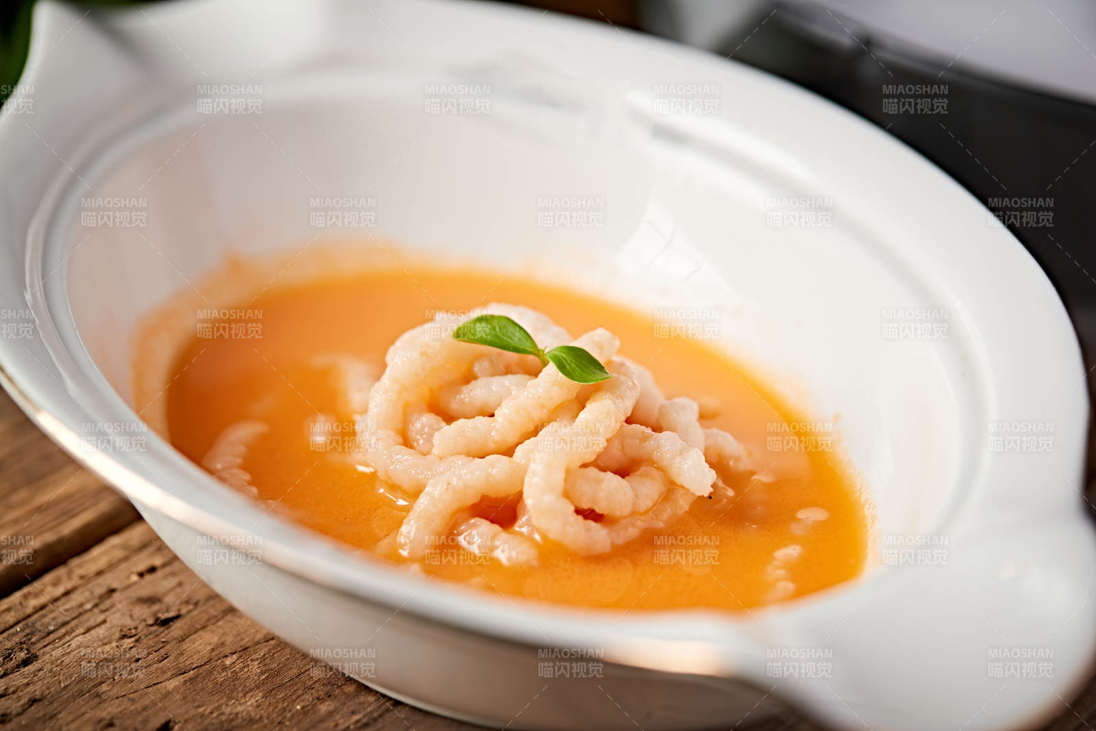 精美位菜鮑汁龍蝦肉面