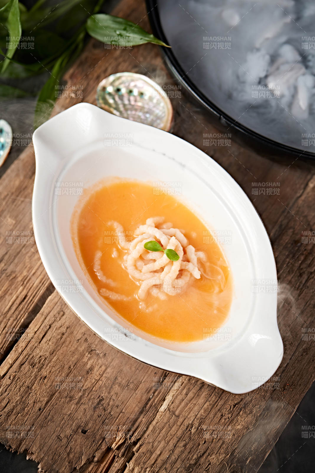 精美位菜鮑汁龍蝦肉面