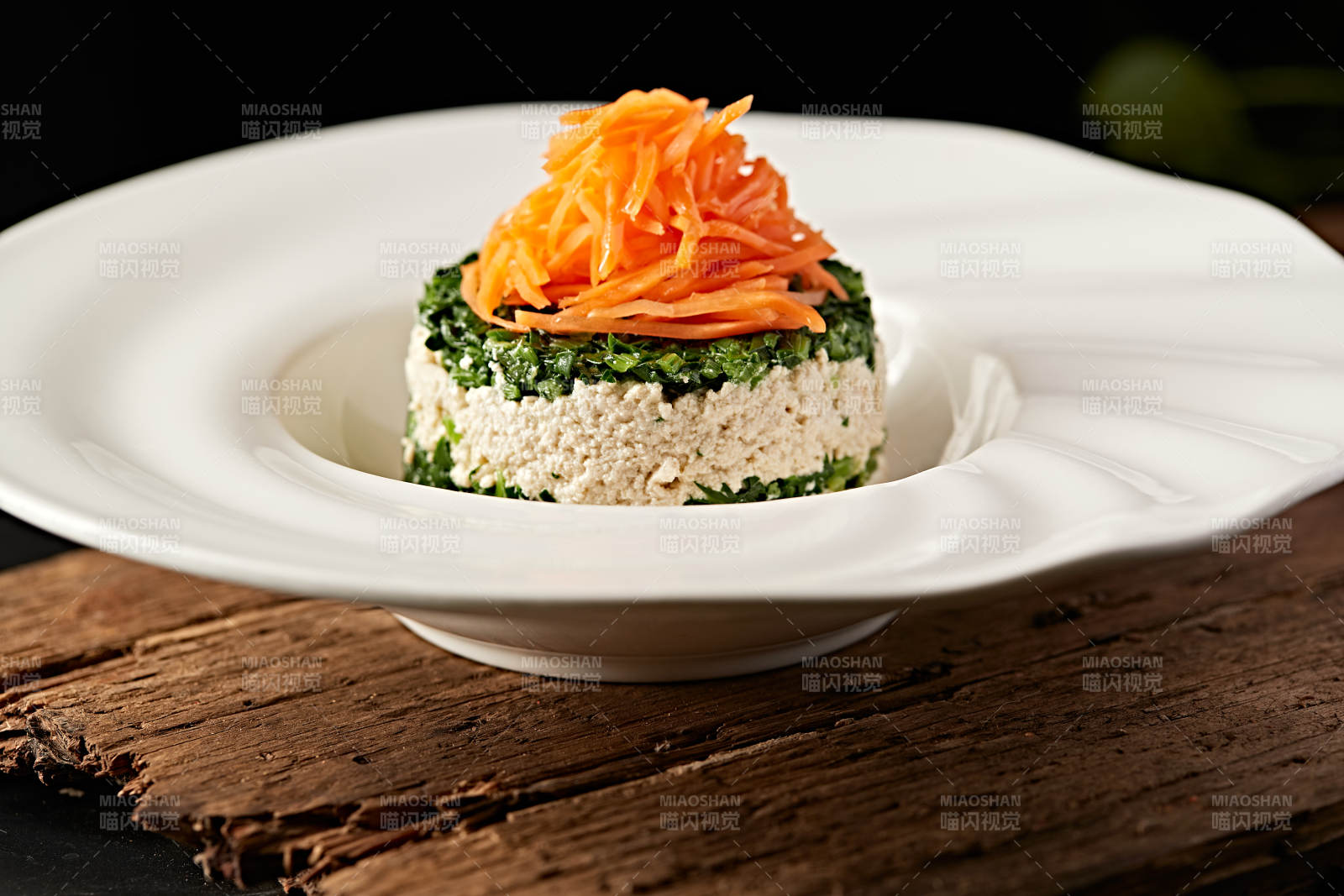 精美涼菜胡蘿卜絲菠菜釀豆腐