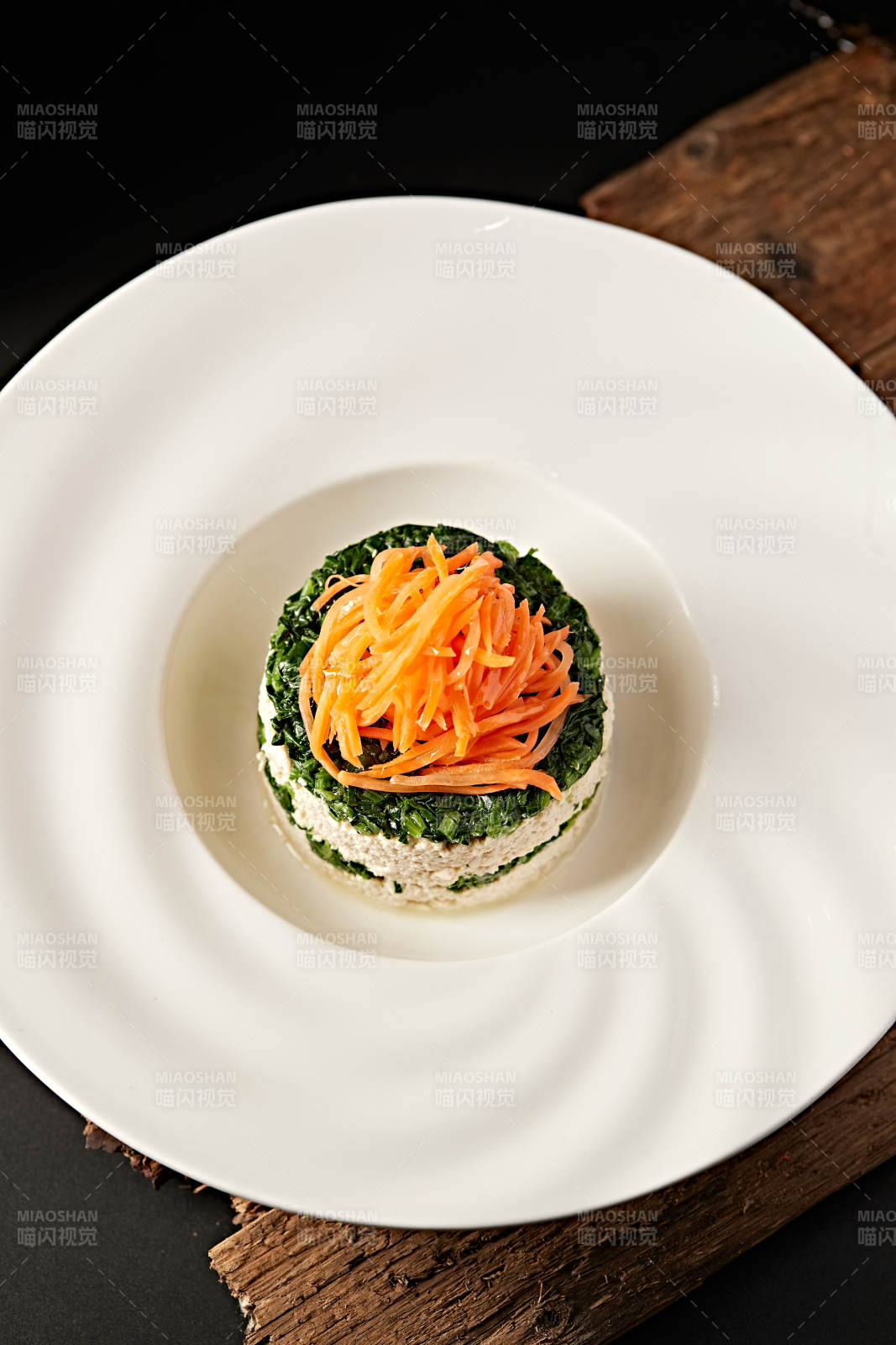 精美涼菜胡蘿卜絲菠菜釀豆腐