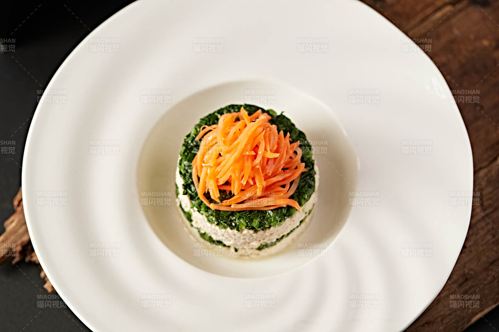 精美涼菜胡蘿卜絲菠菜釀豆腐