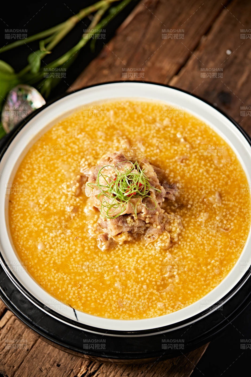 肥牛鮑魚粒滋補金米粥