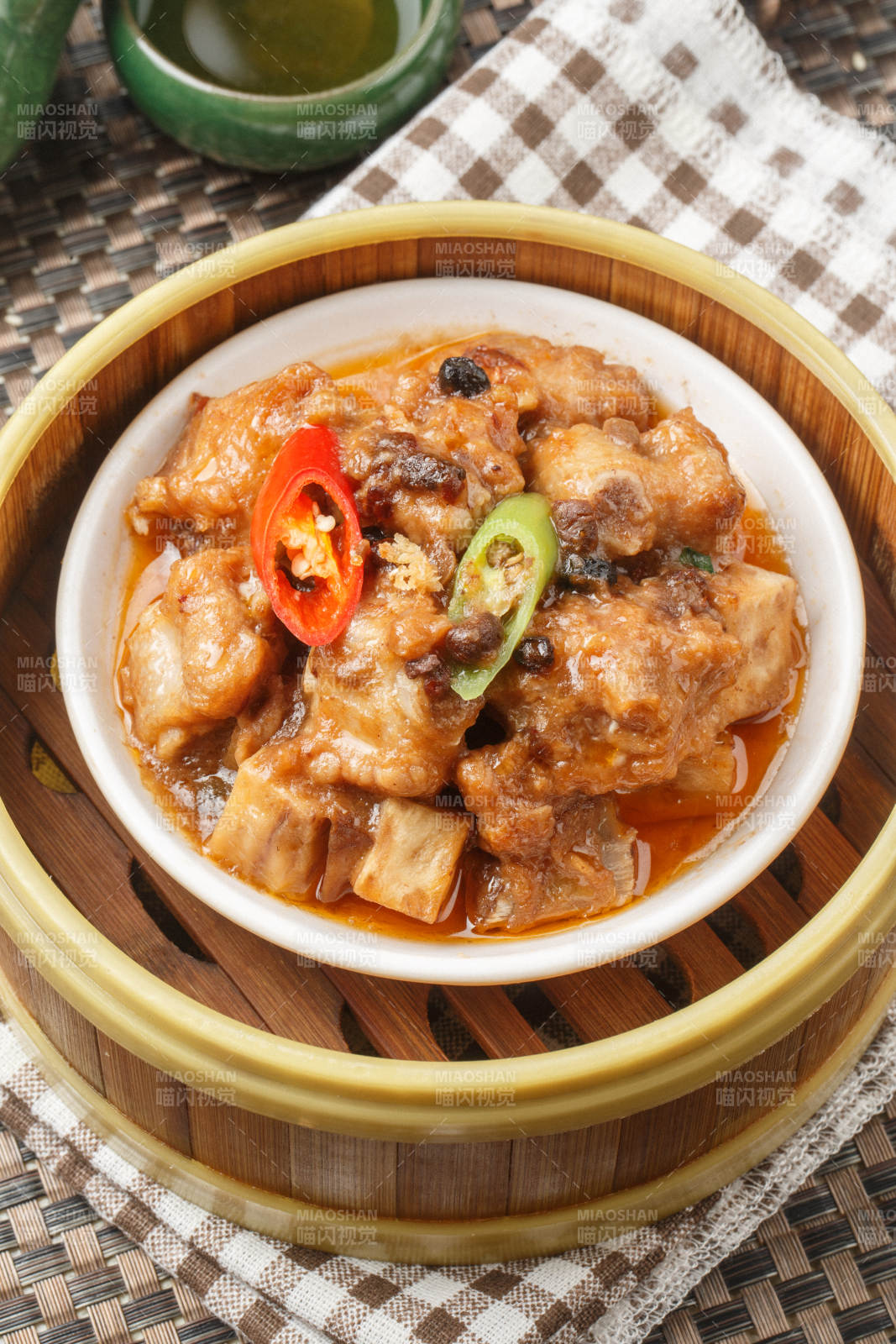 刚出笼的蜜汁粉蒸排骨