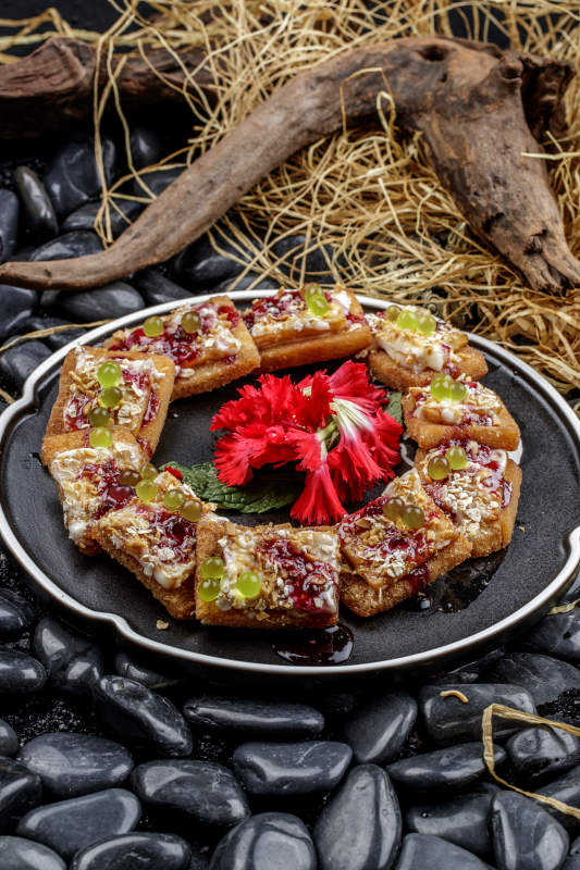 蓝莓酱油炸南豆腐