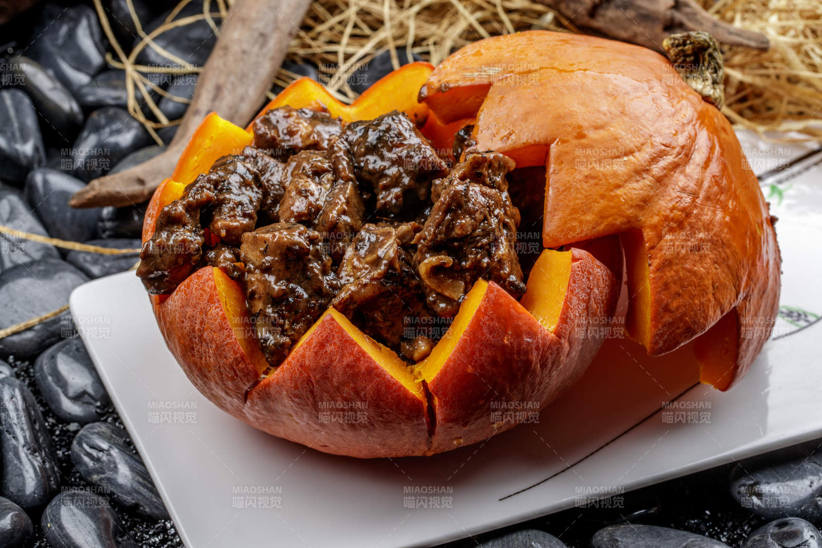 精美雕饰的金瓜酱肉