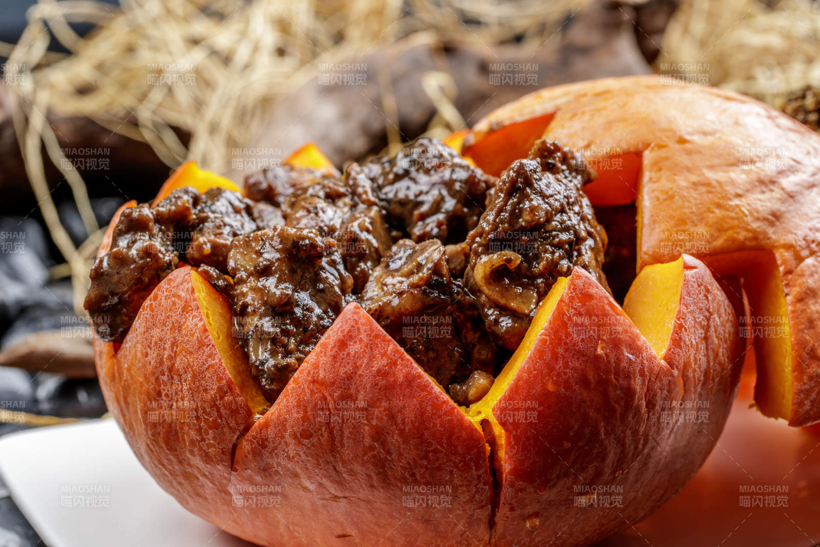 精美雕饰的金瓜酱肉