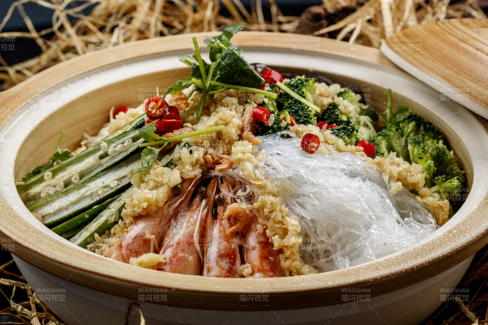 秋葵时蔬粉丝大虾煲