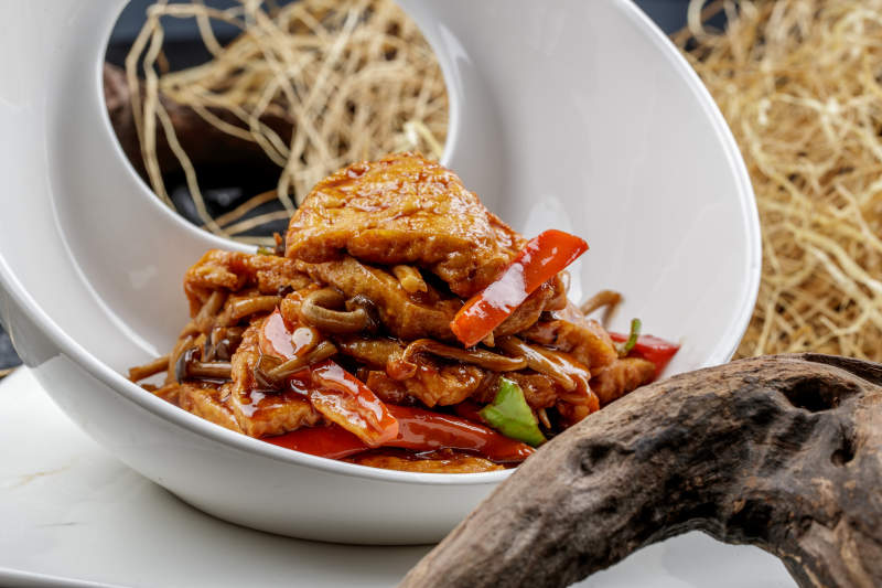 糖醋熘海鲜菇油炸南豆腐