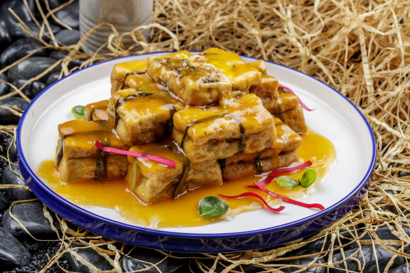 浇汁香炸豆腐盒