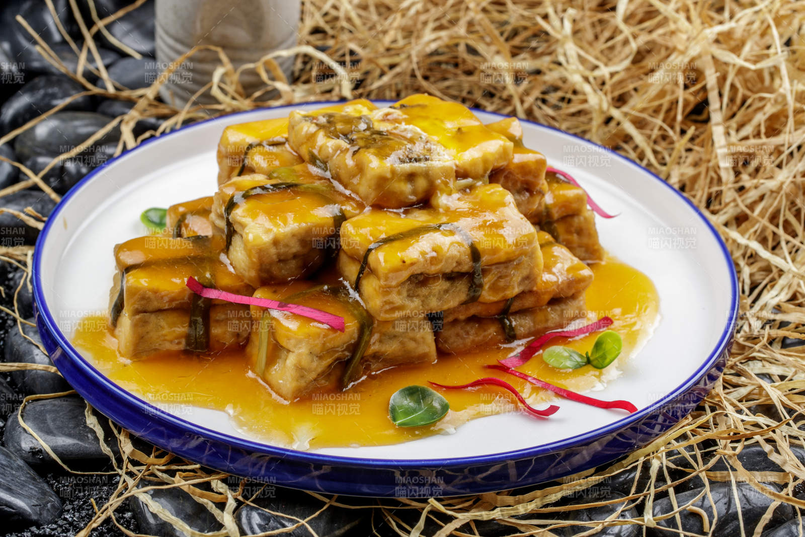 澆汁香炸豆腐盒