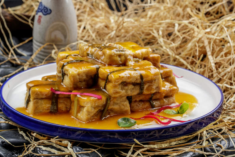 浇汁香炸豆腐盒