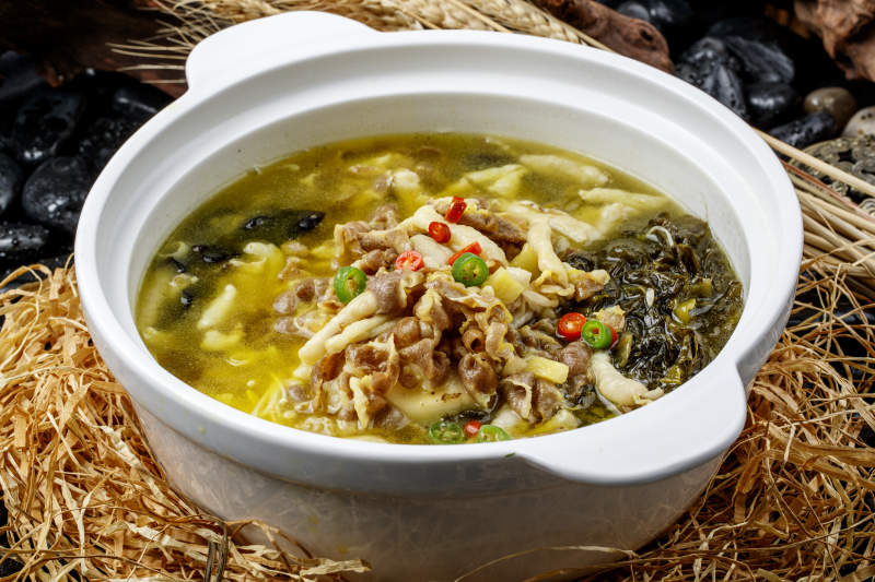 椒麻酸汤木耳金针菇煲猪肚丝