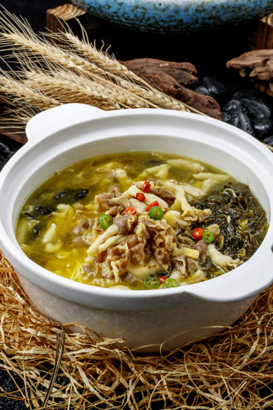 椒麻酸汤木耳金针菇煲猪肚丝