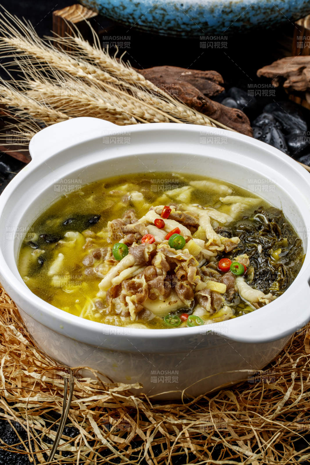 椒麻酸汤木耳金针菇煲猪肚丝