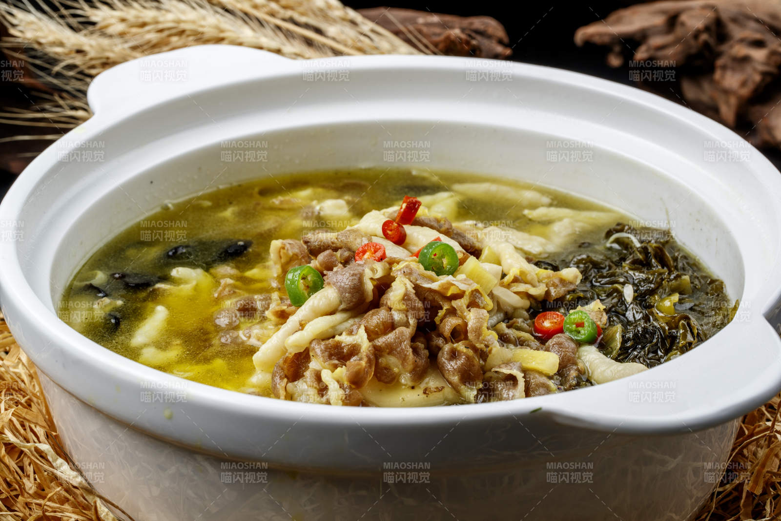 椒麻酸汤木耳金针菇煲猪肚丝