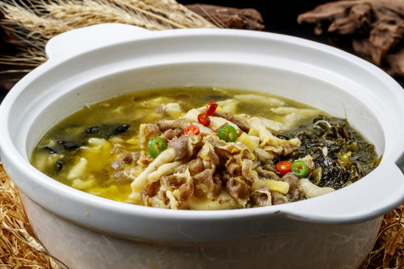 椒麻酸汤木耳金针菇煲猪肚丝