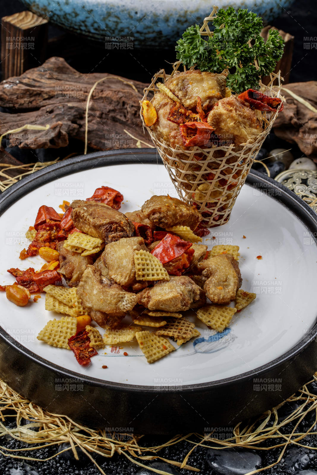 锅巴果仁香酥炸鸡