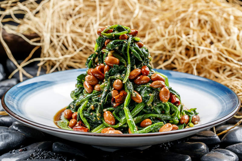 精美涼菜果仁菠菜