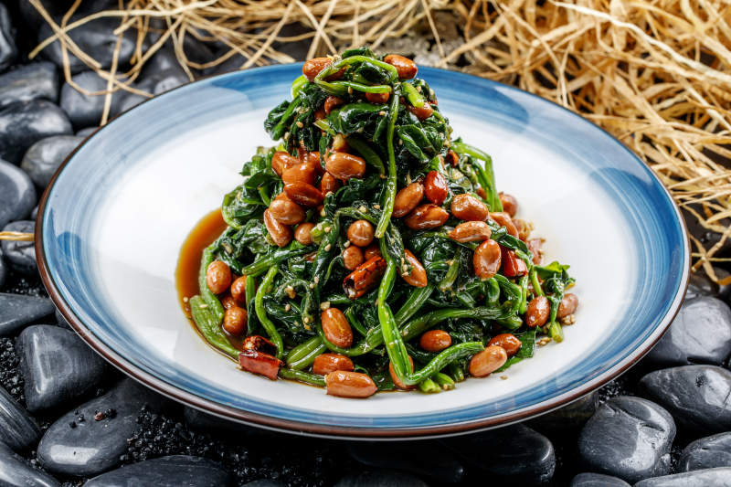 精美涼菜果仁菠菜