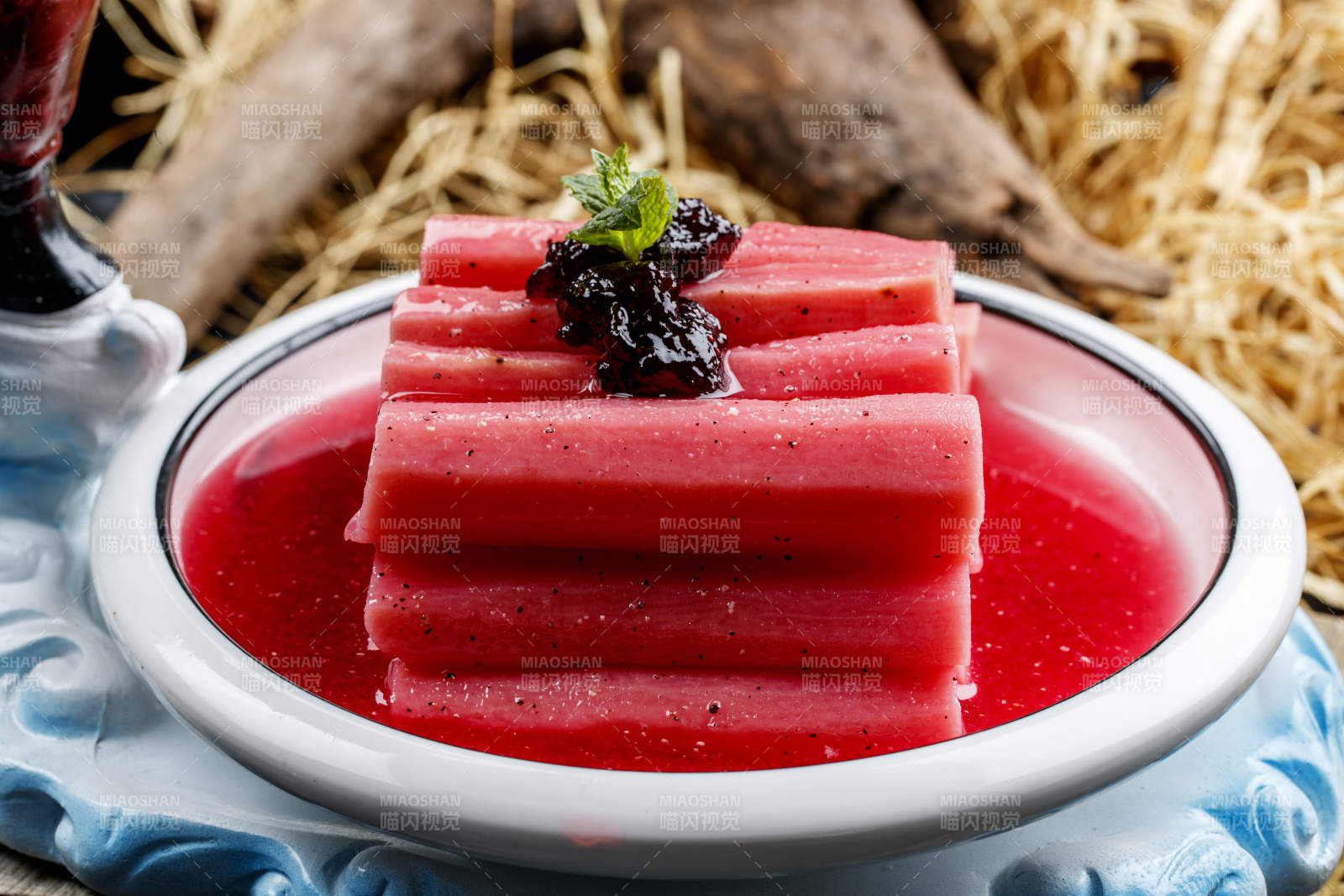 精美凉菜红酒草莓酱长山药