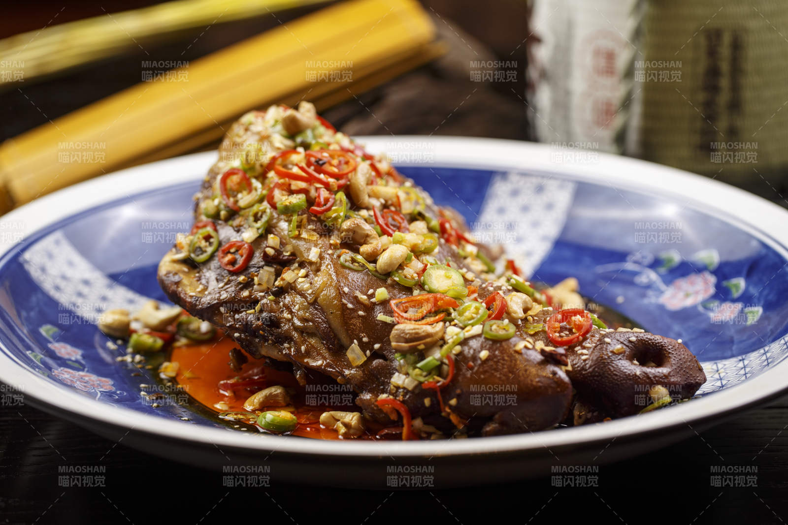 香辣川味紅扒肘子